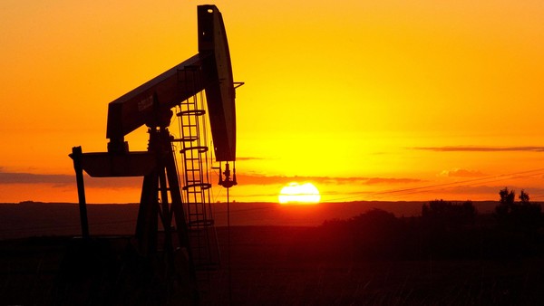 (FILES) This August 21, 2013 file photo shows an oil well near Tioga, North Dakota. Oil prices January 5, 2015 fell below $50 USD per barrel for the first time since 2009 on a rocky day in global financial markets. AFP PHOTO / Karen BLEIER / FILESKAREN BLEIER/AFP/Getty Images