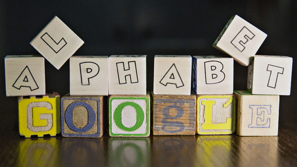 Alphabet è un buon nome e se non c'è il dominio disponibile, nessun problema ci pensa Google a inventarlo,