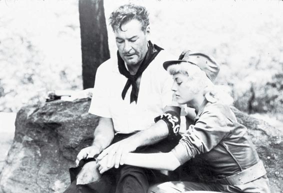 Errol Flynn and Beverly Aadland in ‘Cuban Rebel Girls’ (1959)