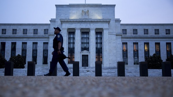 A Federal Reserve police officer walks past the Marriner S. Eccles Federal Reserve building in Washington, D.C., U.S., on Wednesday, Sept. 2, 2015. Bill Gross said the Federal Reserve has waited so long to raise interest rates that any move now may be labeled "too little too late" as market turmoil restricts the room for policy makers to act. Photographer: Andrew Harrer/Bloomberg