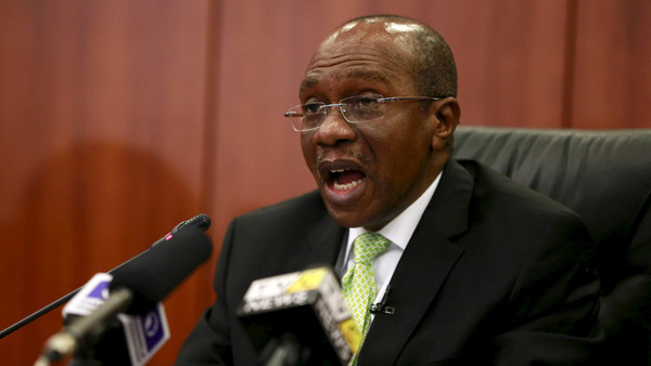 Governor Godwin Emefiele announces that Nigeria's central bank is keeping its benchmark interest rate on hold at 13 percent in Abuja, Nigeria, July 24, 2015. Nigeria's central bank kept its benchmark interest rate on hold at 13 percent on Friday, saying concerns about rising inflation and expected normalisation of U.S. interest rates meant monetary policy in Africa's biggest economy had to remain tight. REUTERS/Afolabi Sotunde